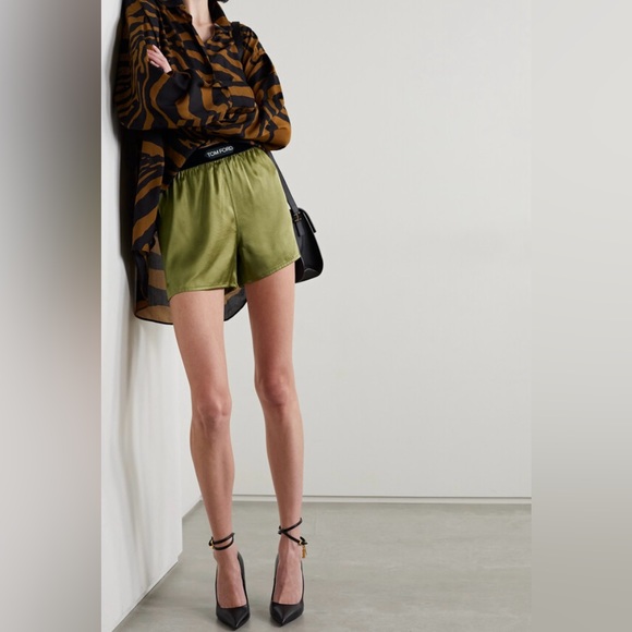 *NWT* TOM FORD Velvet Trimmed Silk Satin Shorts - Picture 2 of 12